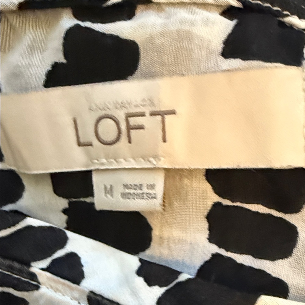 LOFT Top Sz Medium Smock Black White 3/4 Sleeves High Low Hem Round Neck Blouse - Picture 3 of 3